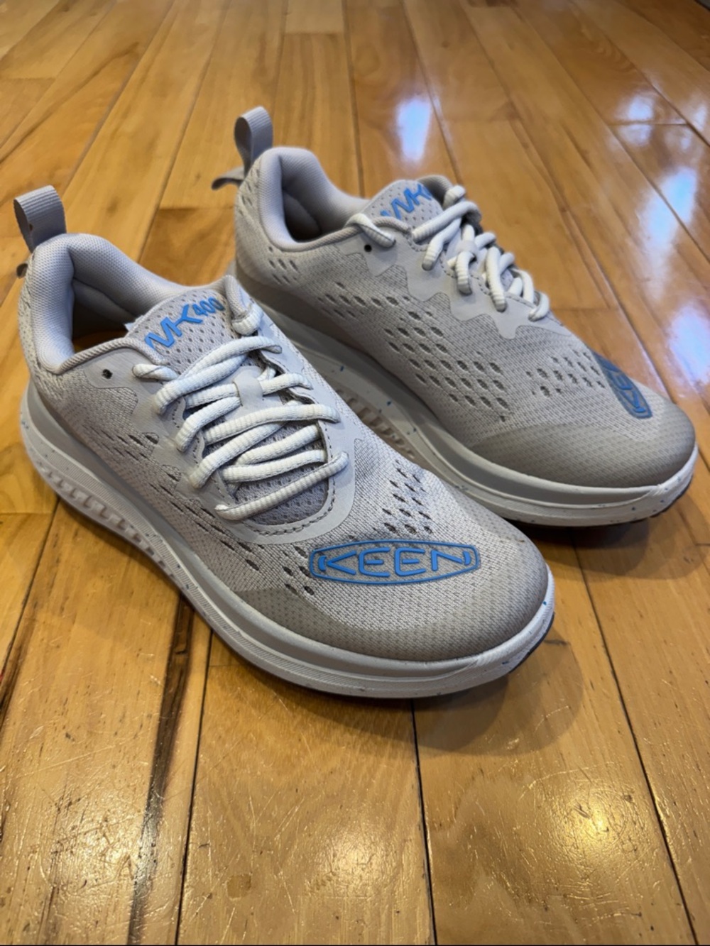 NWT Women’s size 6.5 Keen Light Gray Sneakers with Blue Logo Accents